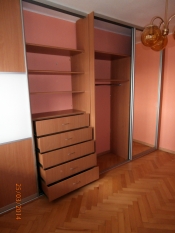 Vestavěné skříně